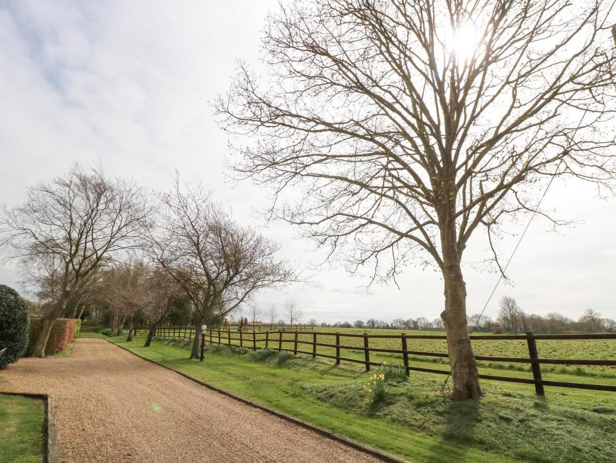 فيلا Pear Tree Wood Norton المظهر الخارجي الصورة
